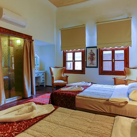 Hotel Atelya Art 2*